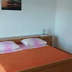 شقة Miocic